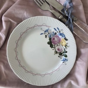 Vintage dinner plaIe Jlmenau, white porcelain plates with roses vintage Bavaria floral print, chabby style old pattern