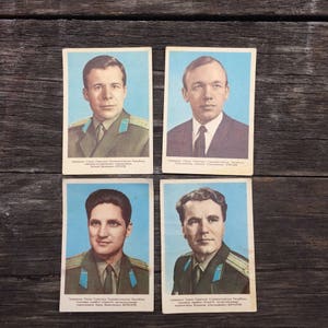 photos vintage Cosmonautes soviétiques Définir 4 vieilles cartes postales Space Soviet Union 1970 VAISSEAU spatial de l'URSS, vintage soviétique Cartes Postales Astronaut Print