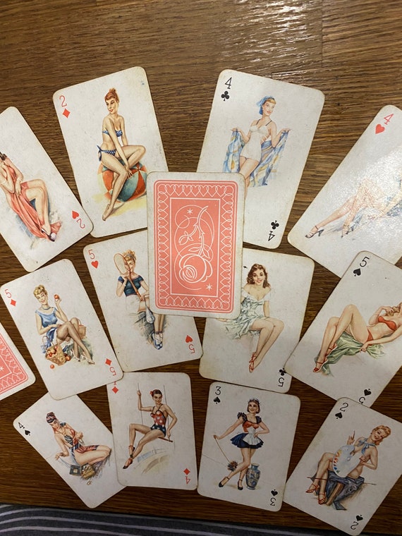Vintage Pin up Girls jugando a las cartas, Mazo de 56 cartas, pin up  Coleccionable, Hecho en estilo GDR Retro, Cartas eróticas, Cartas de Poker  Bridge -  España