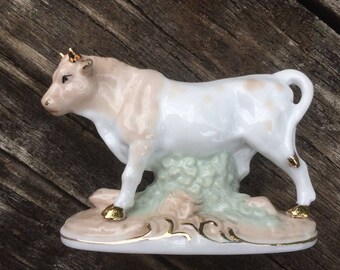Weiße Porzellan Figur Bullen, Keramik Figur Bulls, Vintage Statuette sowjetischen Porzellan, Stier mit goldenen Hörnern, Geschenk für Vatertag