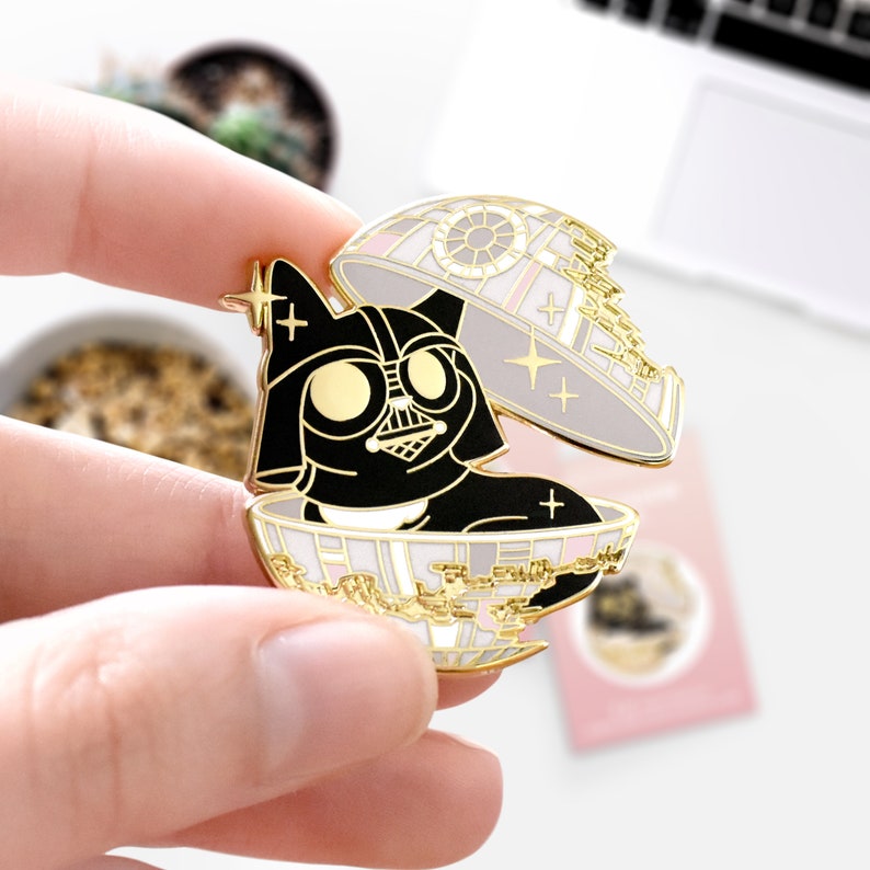 Pin's Jack Vador, Hard Enamel, Doré image 1