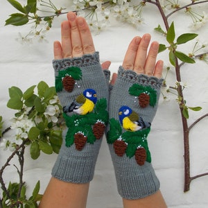 Embroidered Gloves Titmouse, Knitted Fingerless Gloves with a bird, Wrist Warmers Embroidery, Cones, Spruce zdjęcie 6