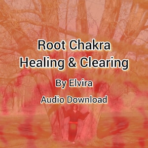Op de afbeelding: Een oranje getinte afbeelding met de tekst "Root Chakra Healing & Clearing By Elvira Audio Download". Een persoon staat voor een grote boom met uitgestrekte armen. De achtergrond is een vage bos.
