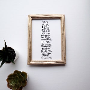 Impressão 5x7, 8x10 | 'Confie no Senhor de todo o coração' | Provérbios 3:5-6 | Impressão de caligrafia | Arte Cristã | Impressão Física
