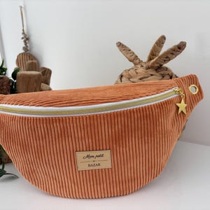 sac banane femme personnalisable velours côtelé orange, sac bandoulière tendance, idée cadeau femme original pour anniversaire, fête .