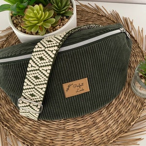 sac banane femme personnalisable velours côtelé vert kaki, sac bandoulière tendance, idée cadeau femme original pour anniversaire, fête