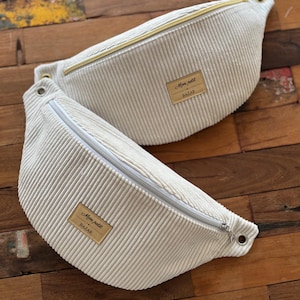 sac banane femme personnalisable velours côtelé  écru, sac bandoulière tendance, idée cadeau femme original pour anniversaire, fête