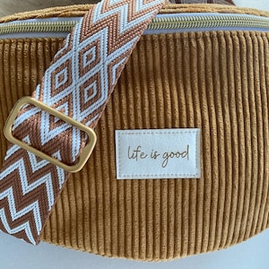sac banane femme personnalisable velours côtelé moutarde, sac bandoulière tendance, idée cadeau femme original pour anniversaire, fête .