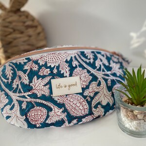 sac banane femme personnalisé tissu indien fleuri bleu, sac bandoulière tendance, idée cadeau femme original pour anniversaire, fête