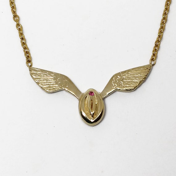 Hot milf with nerd Gold clitoris neck pendant