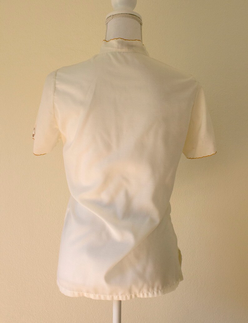 1970s Floral Embroidered Button-Up Blouse Medium
