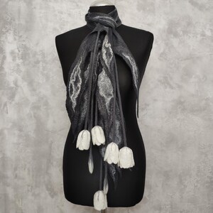 Felted wool flower scarf lariat with white tulips, Elegant textile necklace, Gray scarf women, Felt flower bouquet, Christmas gift for Mom