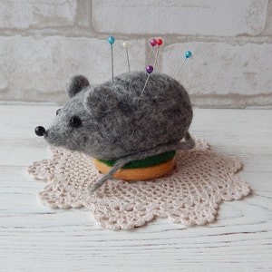 Gefilzte Wolle Nadelkissen grau, Maus oder Ratte, Nadelkissen Wolle natur, Geschenk für Mutter, Näherin, Näherin