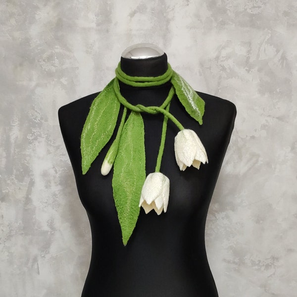 Felted wool necklace with white tulips, Felt floral green lariat, Woolen flower scarf, Best gift for women, Felt jewelry for mom