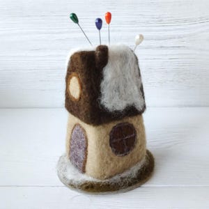 Felted Wool Sewing Pincushion House – Needle Felted  Accessory – Sweet Gift for Seamstress, Quilter, Craft Room Decor, Gift for Tailor