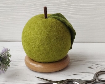 Gevilte wollen speldenkussen groene appel, handgemaakt speldenkussenfruit, vilten tafeldecor, cadeau voor kleermaker naaister riool