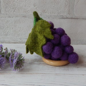 Gefilztes Nadelkissen aus Wolle mit Weintraube, handgefilztes Nadelkissen aus Wolle, Geschenk für Näher Geschenk für Oma, Nähergeschenk, Näher Geschenk für Oma