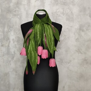 Felted wool green scarf with pink tulips, Women's felt handmade floral scarf, Long woolen shawl with flowers, Felt necklace with tulips