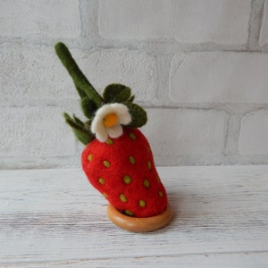 Gefilzte Wolle Nadelkissen Erdbeere, Handgemachtes Nadelkissen aus Wolle, Filz Nadelkissen, Nadelkissen für Nadeln, Geschenk für Mama, Geschenk für Schneiderin, Näherin, Schneiderin