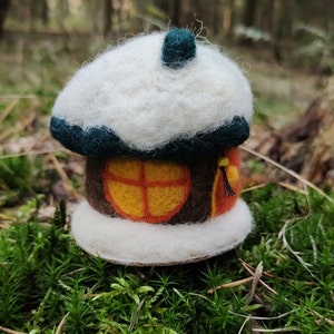 Wool Felt Pincushion Cottage–Needle Felting Pin Cushion–Handmade Gift for Seamstress–Sewing Room Decor–Whimsical pincushion–Gift for sewer