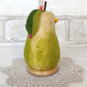 Handgemachtes Nadelkissen aus Filz Birne, Gefilztes Nadelkissen aus Wolle Obst, Wollkissen für Nadeln, Bestes Geschenk für Schneider, Geschenk Näher, Geschenk Näherin