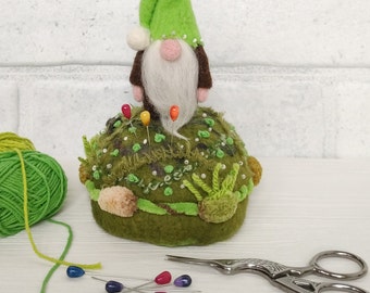 Gevilt kabouterspeldenkussen, lente paasdecor, handgemaakt wol cadeau voor kleermaker, riool, naaister