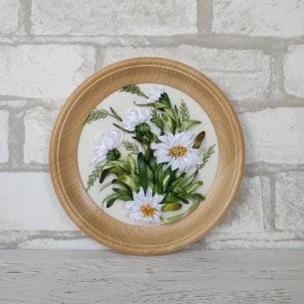 Embroidered picture chamomile flowers round wooden frame, 3d embroidery flower daisy bouquet, Floral embroidery gift for mom, granny, sister