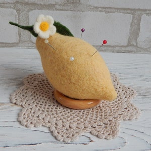 Gefilzte Nadelkissen Zitrone Wolle Nadelkissen citrus Handgemachtes Filzkissen für Nadeln Niedliche Wolle Dekor auf dem Tisch Geschenk Schneider Geschenk Näherin