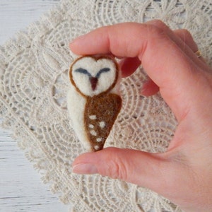 Felted wool brooch owl, Felt pin bird, Woolen jewelry accessory, Small pin bird lover gift, Felted brooch bird, Woolen brooch unisex gift