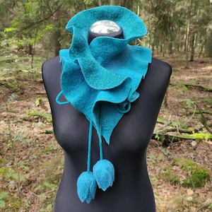 Blue Green Felted Wool Scarf Ruffle / Wavy collar with tulips