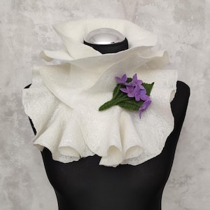 Felted wool white ruffle scarf and brooch purple flower, Felt wool neckwarmer, Woolen wavy collar, Christmas gift Mom