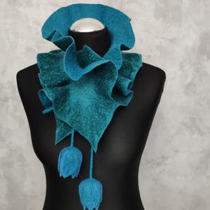Gefilzte Wolle blau grün Schal Rüsche, gewellte Wolle Kragen mit Blumen Tulpen, Filz reversibel leichte Blumen Schal Halswärmer
