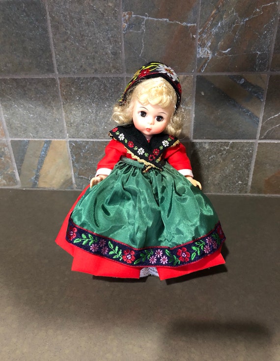 madame alexander miniature showcase