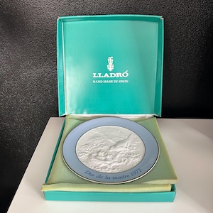 Plato coleccionable del Día de la Madre de Lladro Dia De La Madre 1972 - Hecho a mano en España - Madre pájaro con crías