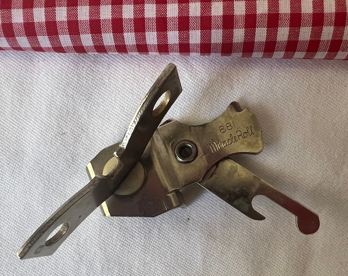 Vintage Ekco Miracle Roll 881 Can Opener, Mini Old Fashioned Can Opener