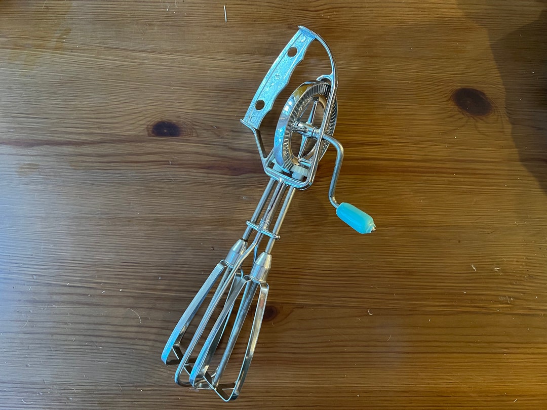 Vintage Maynard Hand Mixer With Green Wood Knob Spinner, Farmhouse Beater, Charming Egg Beater