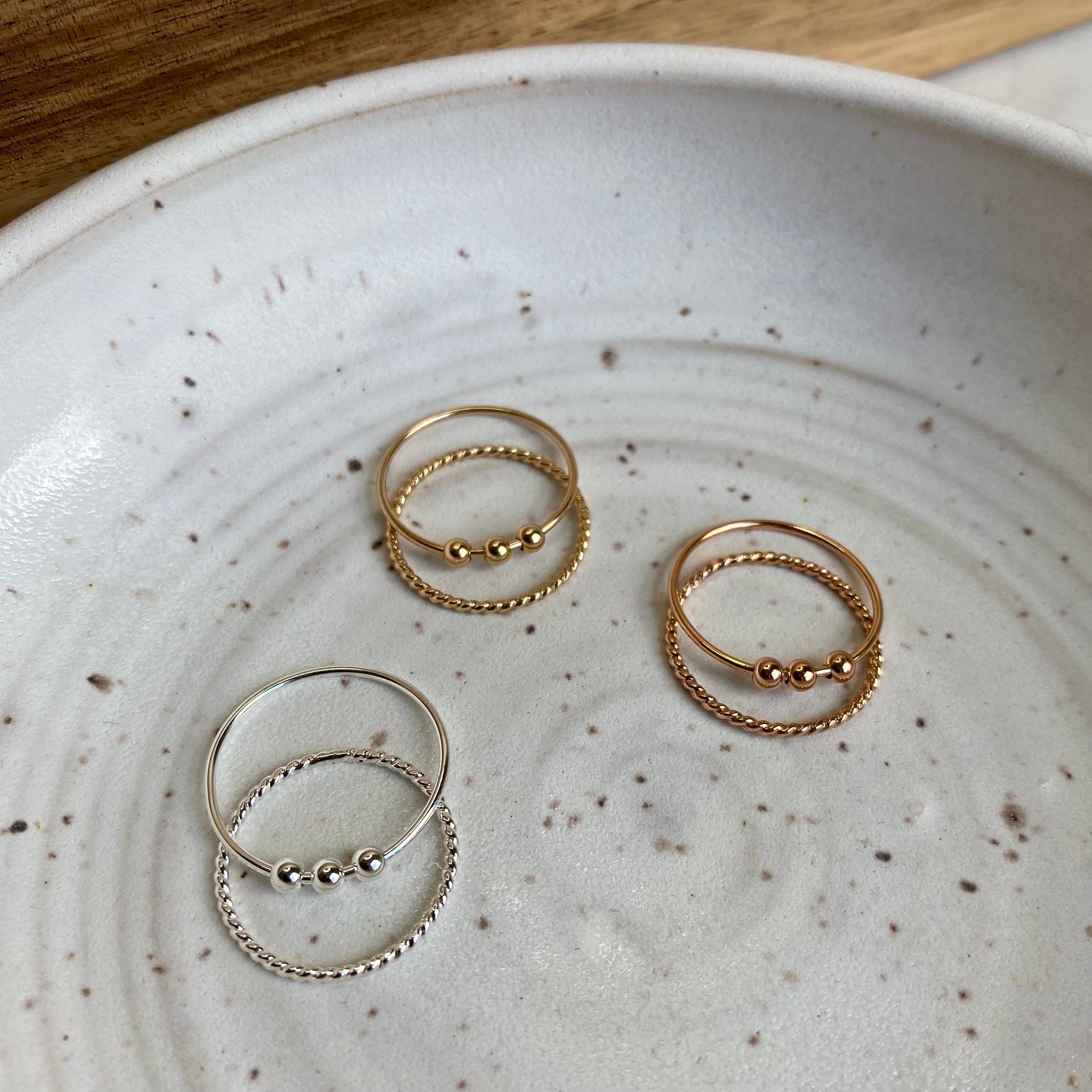 JewelryWe Sieradenset van 6 fidget-angst-ringen voor heren en vrouwen, roestvrij staal, spinner-ring met parels, maan, ster, anti-angst, draairingen, stressverminderende bandringen, bruiloftsband