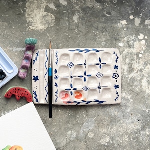 Handmade Ceramic Palette with Floral Decorations for Watercolor, Gouache, and Acrylic Paints, Artists Palette, Watercolour Palette