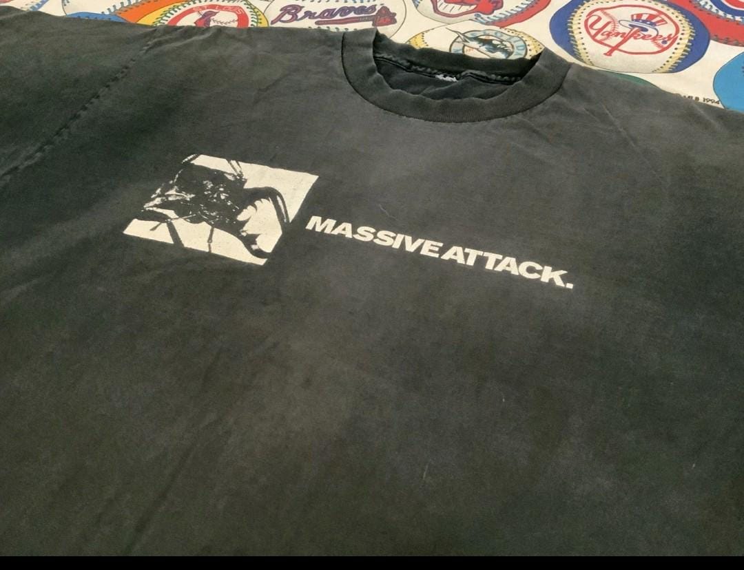 Vtg 90s Levi's Massive Attack Mezzanine Band T-shirt Sz L Faded