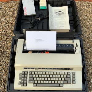 Máquina de escribir portátil Sears Electronic Communicator 2 vintage, modelo n.° 161.53030 con extras, probada