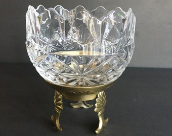 Beau grand bol en cristal irlandais vintage avec support à pied en laiton