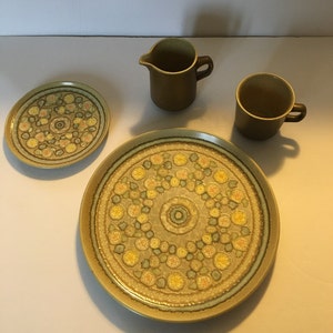 Franziskaner Steingut Set mit (4) Stück Abend- und Beilagenteller Tasse und Milchkännchen England