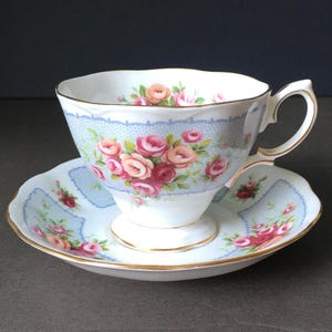 Rosedale Serie ""Conway"" Royal Albert England Porzellan Teetasse mit Untertasse."