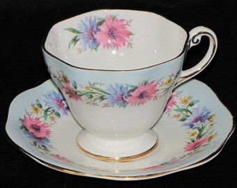 tasse à thé et soucoupe en porcelaine de bleuet rose et violet Foley England vintage