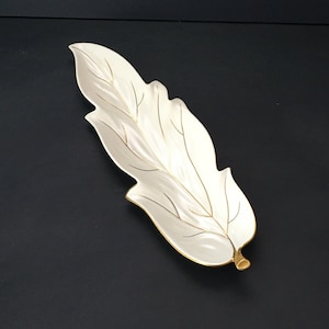 Weißes Carlton Ware Blatt-Design-langes Tablett-Goldrand