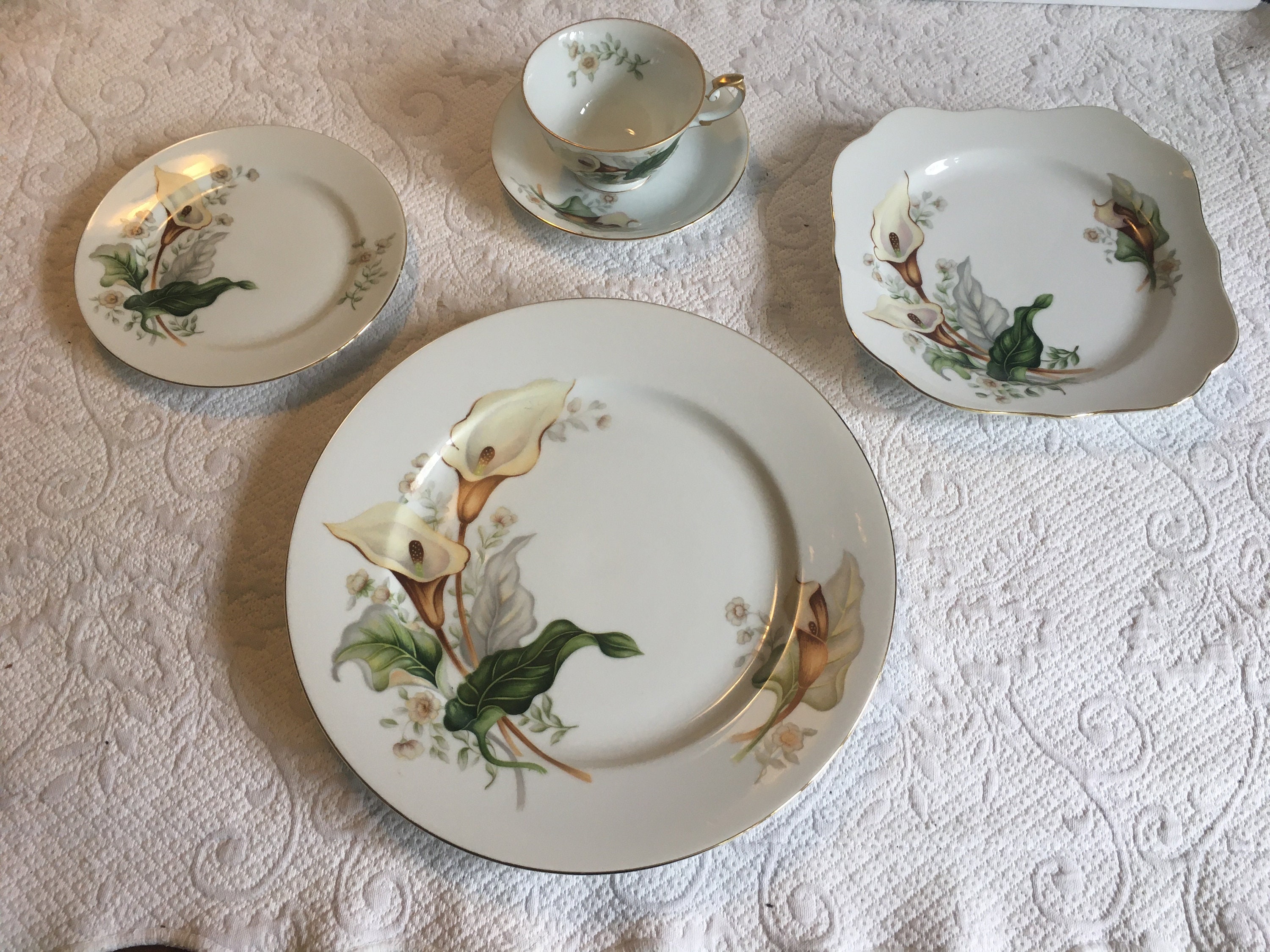 Vintage Wood-lily 5 Piece Place Setting Fabulous Vintage
