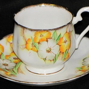 Royal Albert Crown China England Porcelain Bone China Petunia Flower Filiżanka do herbaty i spodek