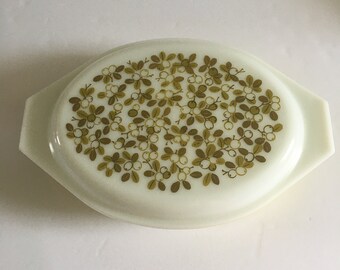 Vintage  Pyrex 1.5 Quart Oval Oven Ware Yellow ish 2 Sectioned Dish with Olive or Berries & Green Leaf Lid