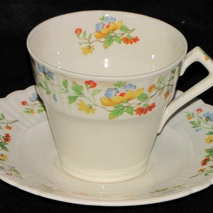 Myott Staffordshire England Porzellan Gelb Blau und Orange Floral Art Deco Mokkatasse Teetasse und Untertasse