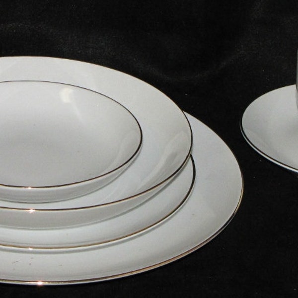 vintage Edelstein Bavière Allemagne Porcelaine Blanche avec Garniture Dorée 6pc Place Setting